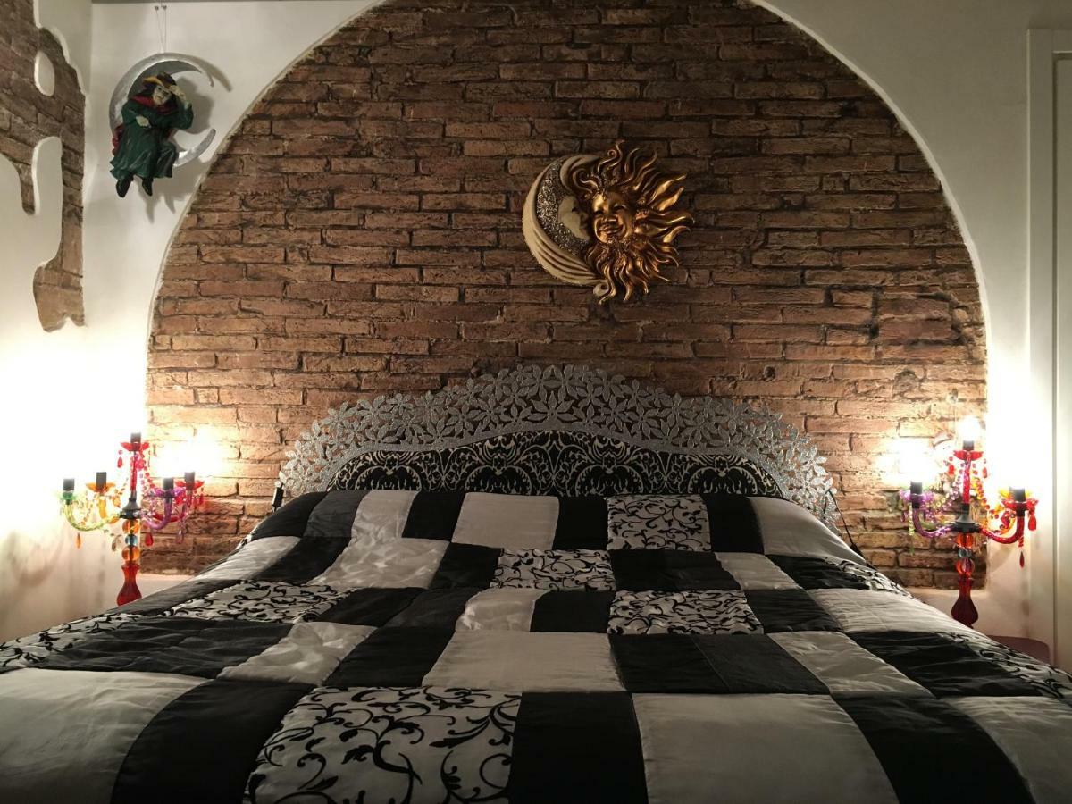 L'Ora Delle Streghe B&B Centralissimo Ливорно Экстерьер фото