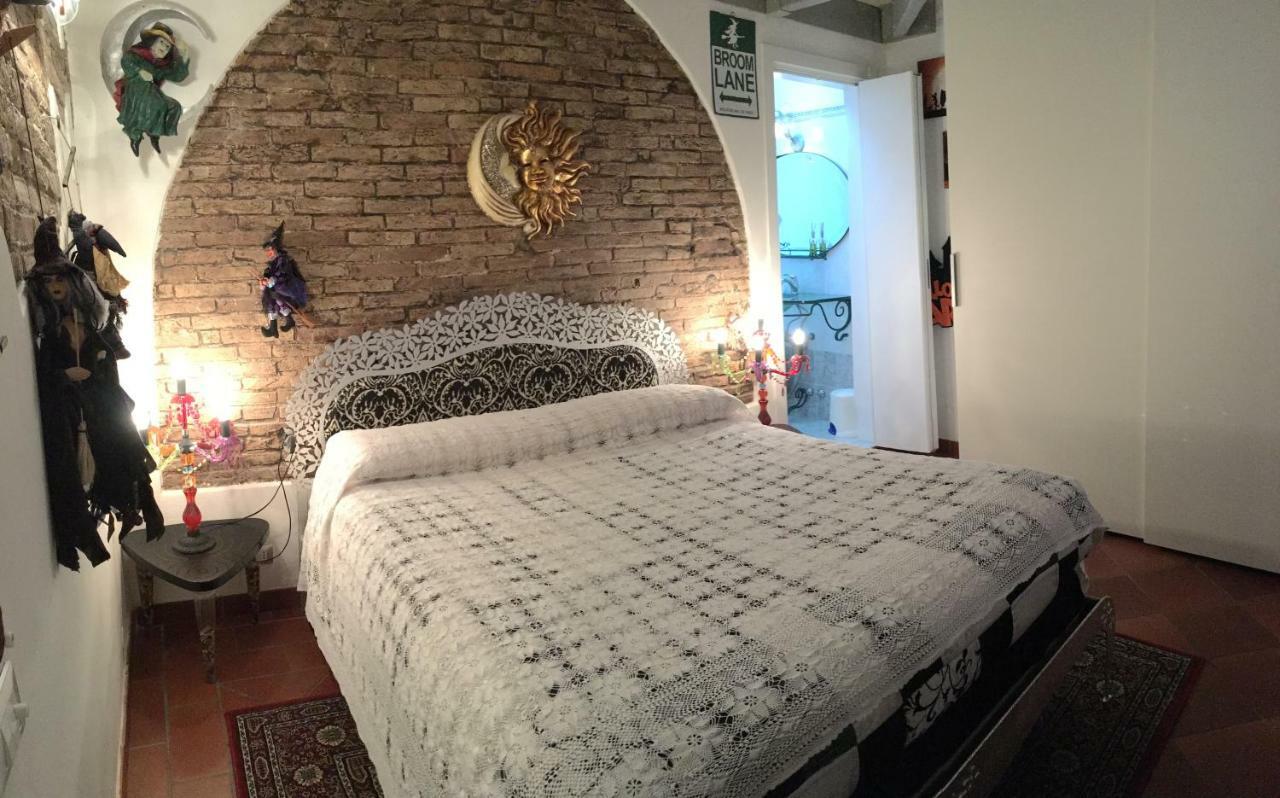L'Ora Delle Streghe B&B Centralissimo Ливорно Экстерьер фото