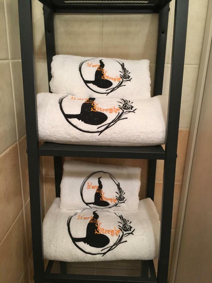 L'Ora Delle Streghe B&B Centralissimo Ливорно Экстерьер фото